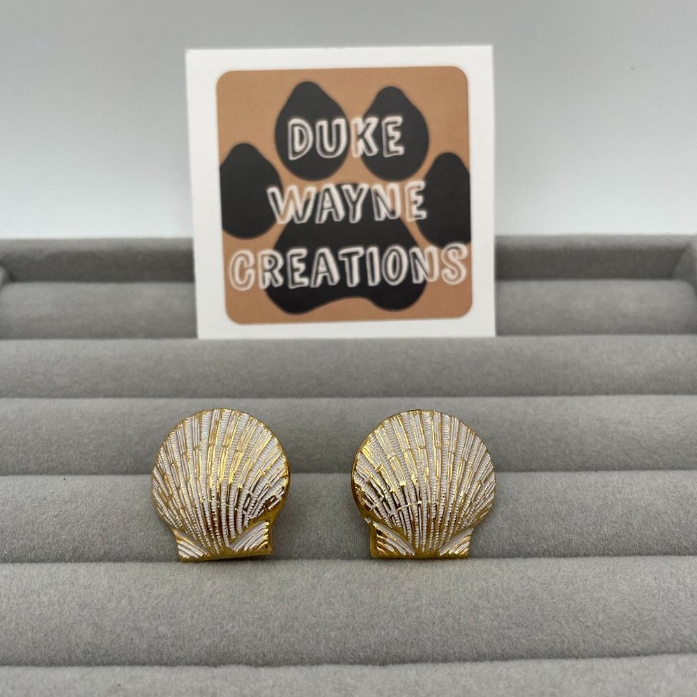 Vintage Screw Back Shell Earrings